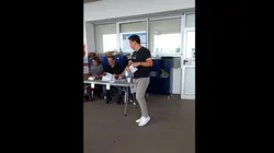 Marcelo Gallardo cumpliendo con su deber.