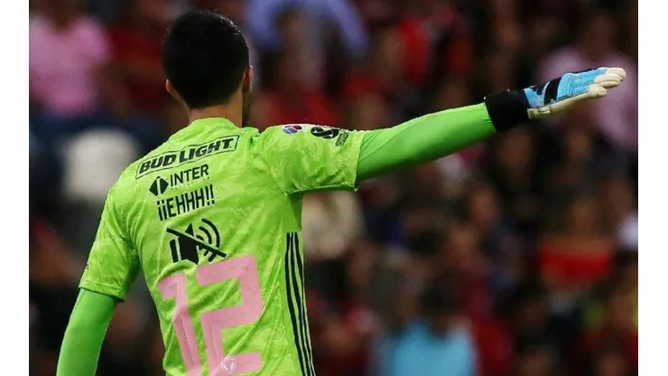No aguantó más los 'madrazos' en México y Camilo Vargas los mandó a callar a todos