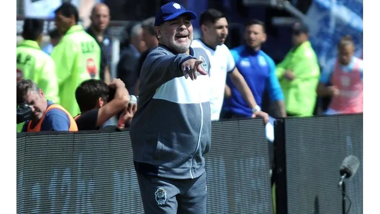 Diego Armando Maradona, entrenador de Gimnasia.