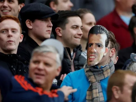 Los hinchas de West Ham recibieron a Sheffield United con caretas de Tevez