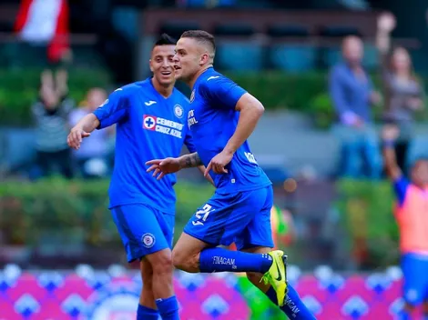 ¡Pónganse los cinturones! Cabecita Rodríguez fue el conductor del autobús del Cruz Azul