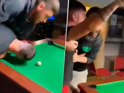 Video viral: no tenían palo para jugar al billar y se les ocurrió una solución diabólica