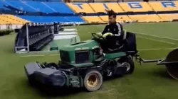 No solo ataja: el video de Nahuel Guzmán cortando el césped del Universitario