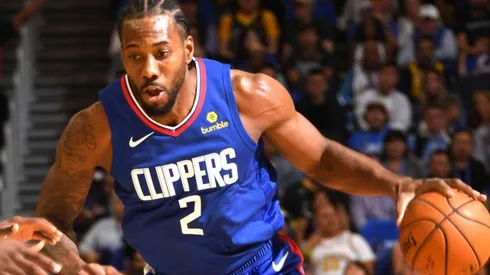 Es un robot: a Kawhi Leonard le hicieron un regalo increíble y ni siquiera pestañeó