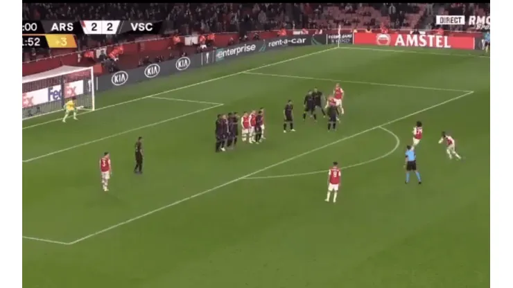 Lo gritó toda la redacción: Arsenal lo ganó en la última con un golazo de tiro libre de Pépé