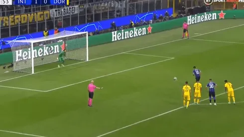 ¡No, Toro! A Lautaro Martínez le atajaron un penal por Champions