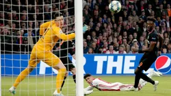 Era un golazo de Edson pero el palo le dijo que no