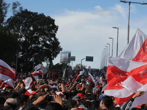 Banderazo inolvidable: así despidieron los hinchas al micro de River