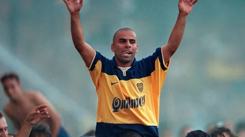 Serna subió una foto dando una patada ante River y escribió un mensaje muy Boca