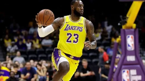 LeBron James tenía insomnio y enloqueció a todos los fanáticos de los Lakers en las redes
