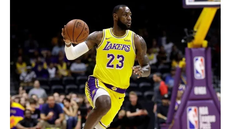 LeBron James tenía insomnio y enloqueció a todos los fanáticos de los Lakers en las redes