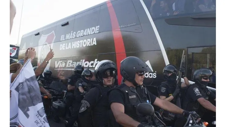 La precaución que tomará el chofer del micro de River para llegar a La Bombonera