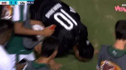 Video: el beso sagrado de Ronaldinho a la cancha del Pascual Guerrero