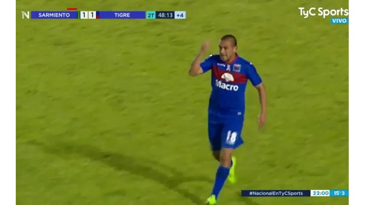 El festejo del eterno goleador de Tigre.