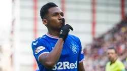 Alfredo Morelos festeja y protesta contra los insultos racistas en Escocia.