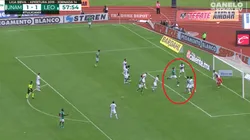 William Tesillo aprovechó la confusión de la defensa universitaria para marcar el 2-1.