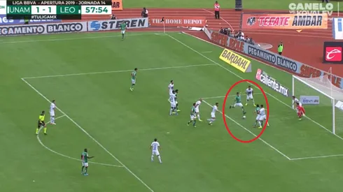 William Tesillo aprovechó la confusión de la defensa universitaria para marcar el 2-1.