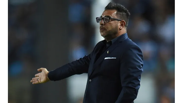 Al Turco no le fue nada bien jugando frente a Chivas de Guadalajara.