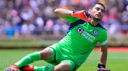 Corona tuvo responsabilidad en el gol de Morelia y la afición no tardó en destruirlo