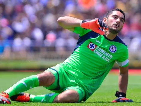 Corona tuvo responsabilidad en el gol de Morelia y la afición no tardó en destruirlo