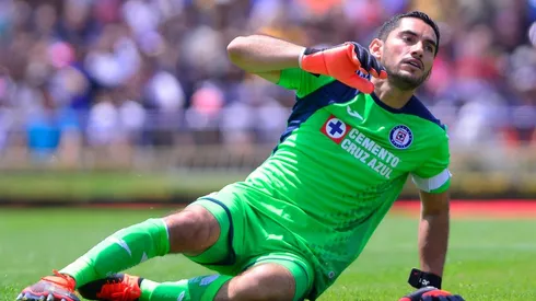 Corona tuvo responsabilidad en el gol de Morelia y la afición no tardó en destruirlo