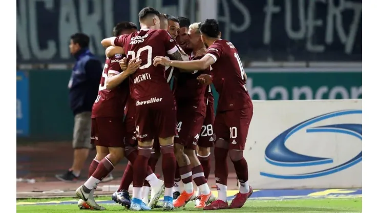 La celebración de los jugadores de Lanús.
