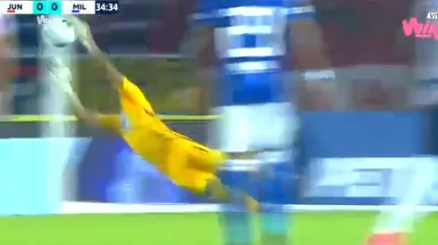 Así le atajó Faríñez el penal a Luis Narváez.