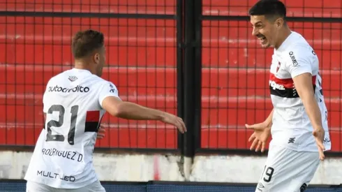 Rodrigo Salinas festeja su tanto.