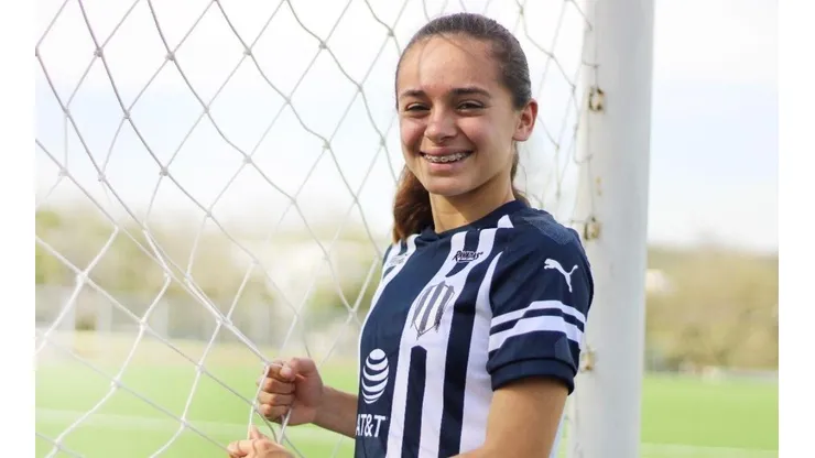 Golazo olímpico de Rayados Femenil para vencer a Cruz Azul