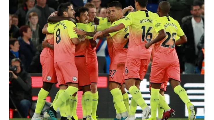 El City venció al Crystal Palace y acecha al Liverpool