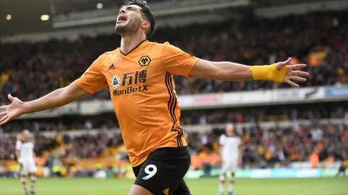 El delantero mexicano llegó a los 16 goles con la playera de Wolves en Premier League.