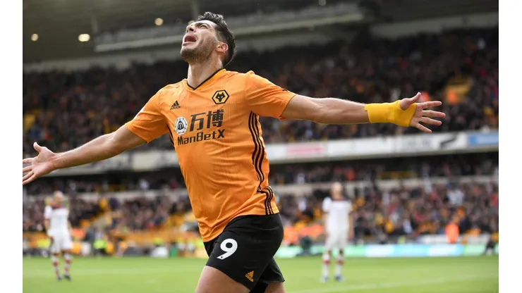 El delantero mexicano llegó a los 16 goles con la playera de Wolves en Premier League.
