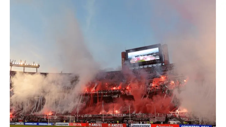 La CONMEBOL dio a conocer la sanción a River por el uso de bengalas en la semi ante Boca
