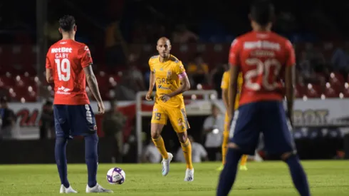 Tigres le marcó dos goles a un Veracruz que, a modo de protesta, se mantuvo quieto en el campo