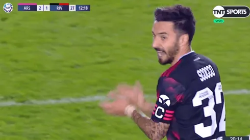 ¡Qué dupla! Pratto la bajó de cabeza y Scocco le rompió el arco