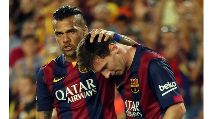 Dani Alves: "Si Messi pasa dos minutos sin tocar el balón se desconecta del juego"