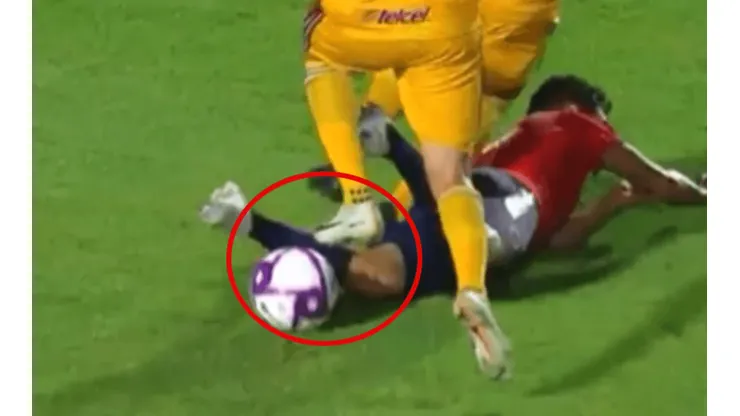 Increíble: Dueñas se hizo echar cuando Tigres ganaba por tres goles