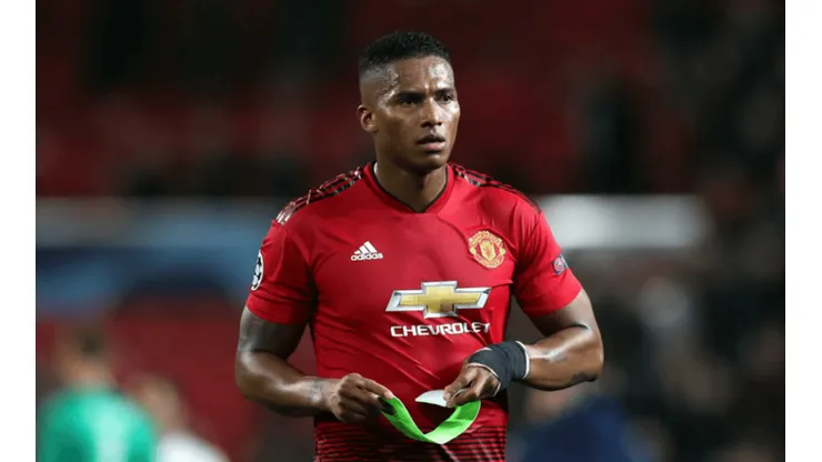 Antonio Valencia con los colores de Manchester United.