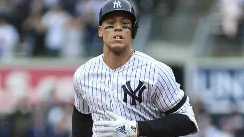 Lo pillaron: Vídeo muestra a Aaron Judge tratando de robarles señales a los Astros