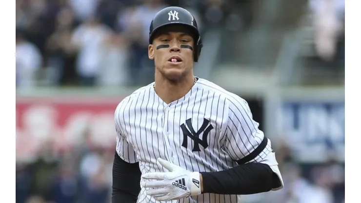 Lo pillaron: Vídeo muestra a Aaron Judge tratando de robarles señales a los Astros