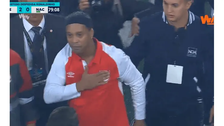 Ronaldinho no aguantó y se conmovió con su despedida en Bogotá