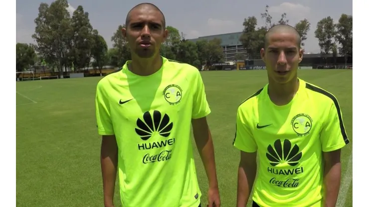 Lainez le regaló su playera a Marín, excompañero en América