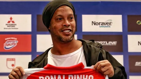 Ronaldinho, en rueda de prensa con Independiente Santa Fe.