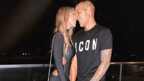 Lautaro subió foto súper tierna con su novia, pero ella nos mostró un detalle que nadie vio