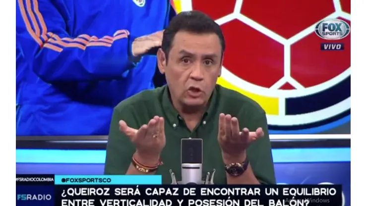 Foto del periodista hablando en VIVO.