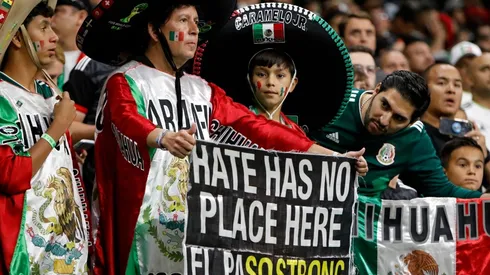 Expulsaron a 30 aficionados por gritos discriminatorios