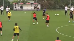 Una zurda mágica: el pase milimétrico de James Rodríguez en el entrenamiento del Real Madrid