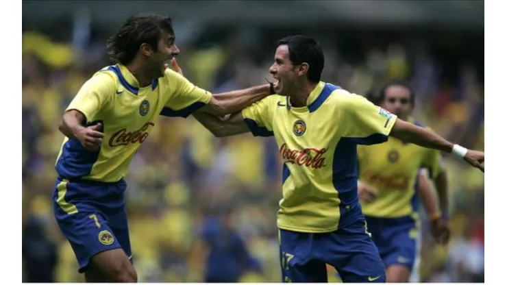 Los botines del Piojo López de la Final de 2005 los tiene Padilla, otro ex-América