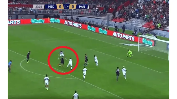 El Piojo Alvarado la puso contra el palo y adelantó a México en el Azteca