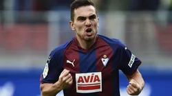 Gonzalo Escalante festejando un gol en Eibar.